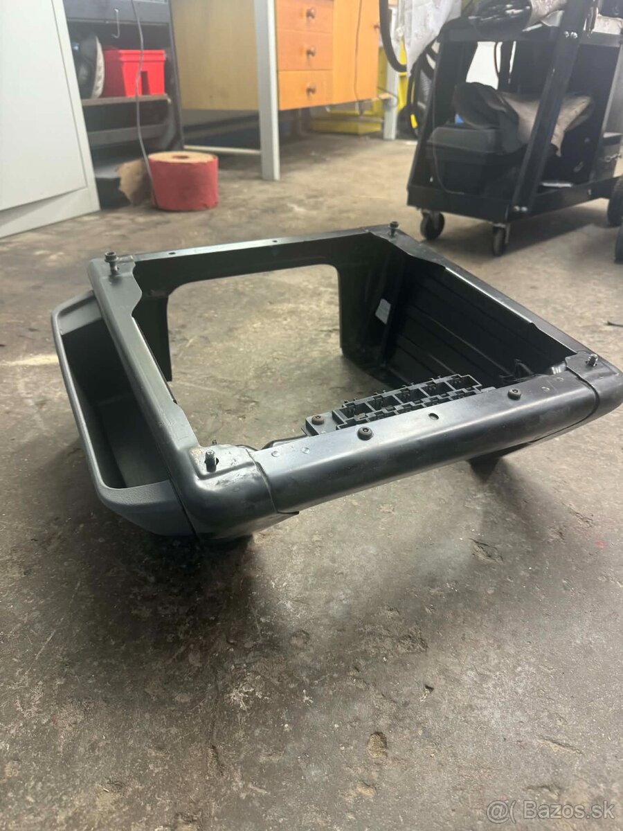 VW T5 - Konzola sedačky spolujazdca