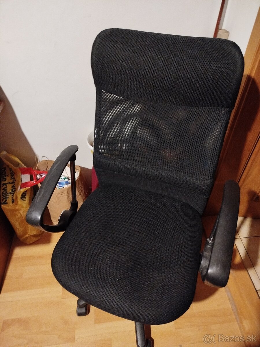 Kancelárske kreslo.