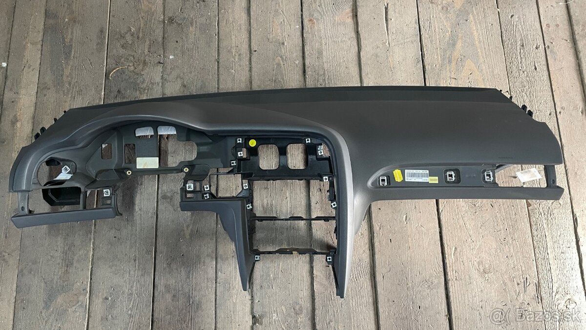 Audi A6 C6 sivá palubovka