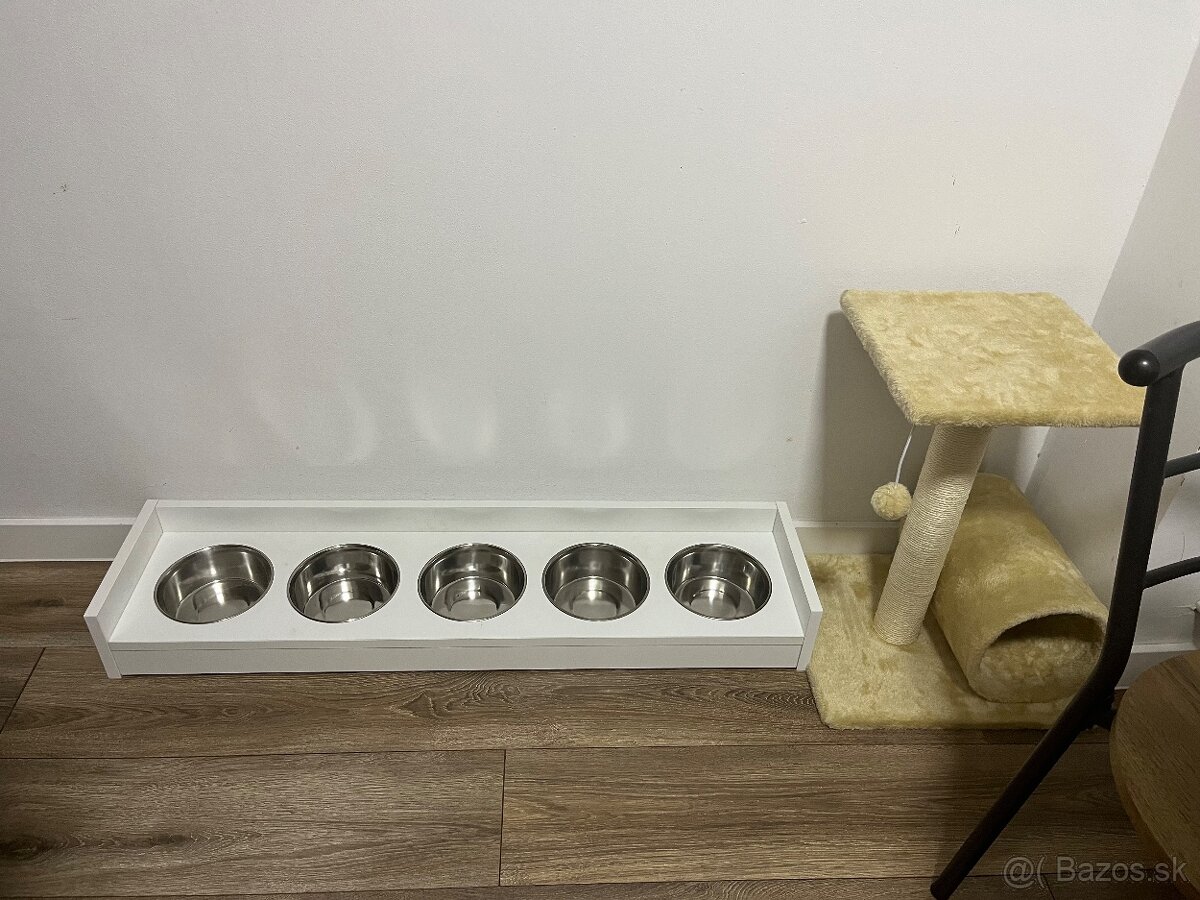 Krmitko pre psy a mačky