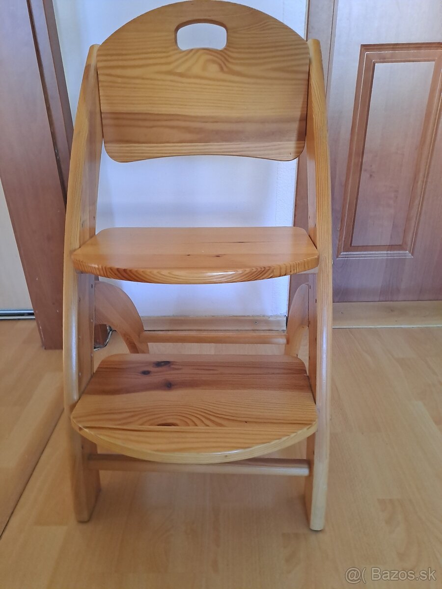 Drevenná detská rastúca stolička
