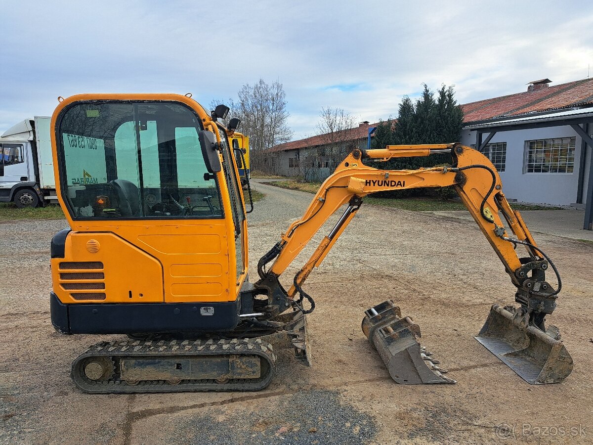 Hyundai r16