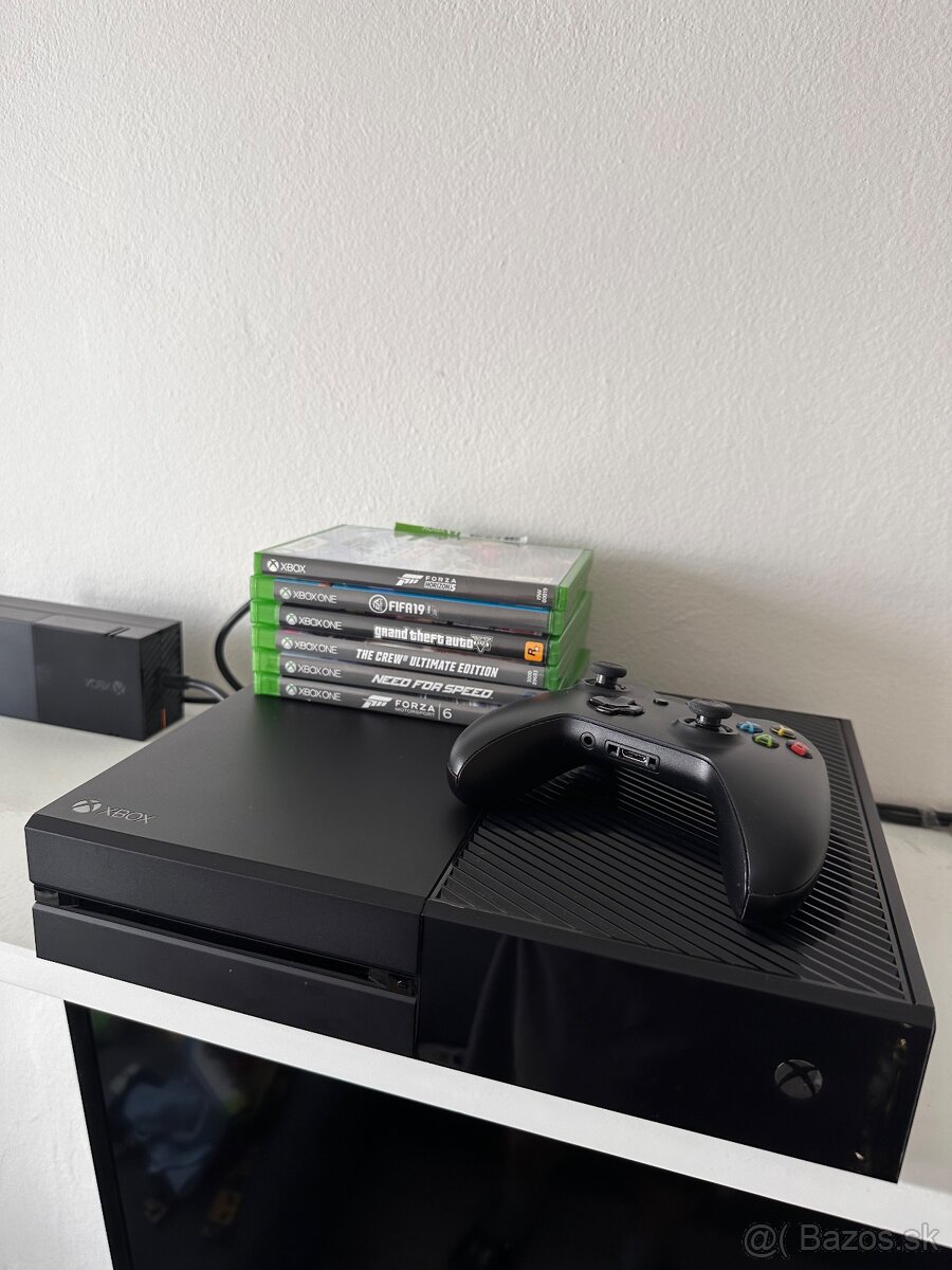 Xbox one 500gb + hry a ovládač