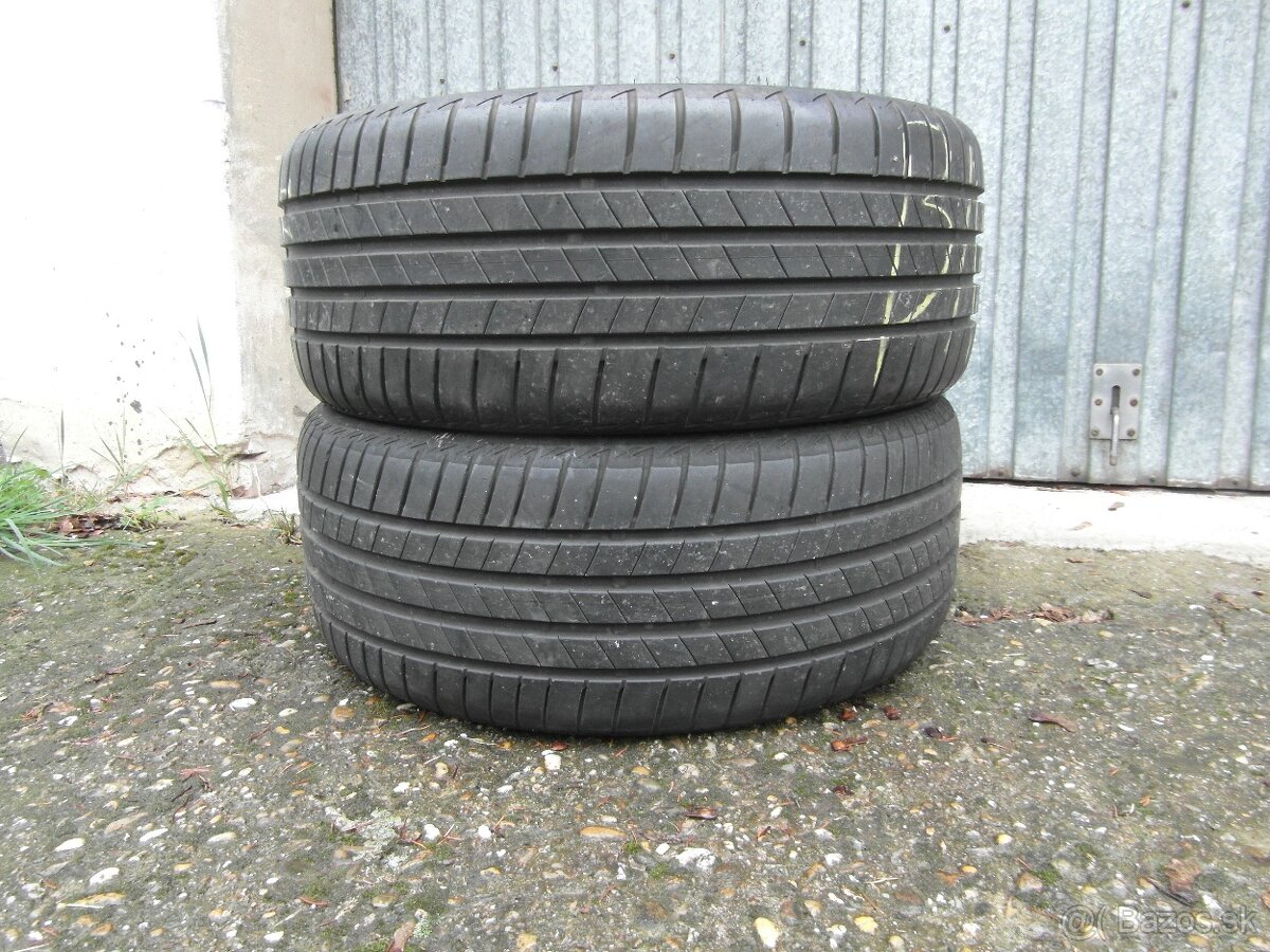 225/40 R18