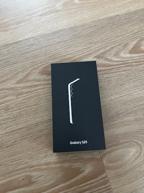 Samsung Galaxy S25 256 GB Navy modra