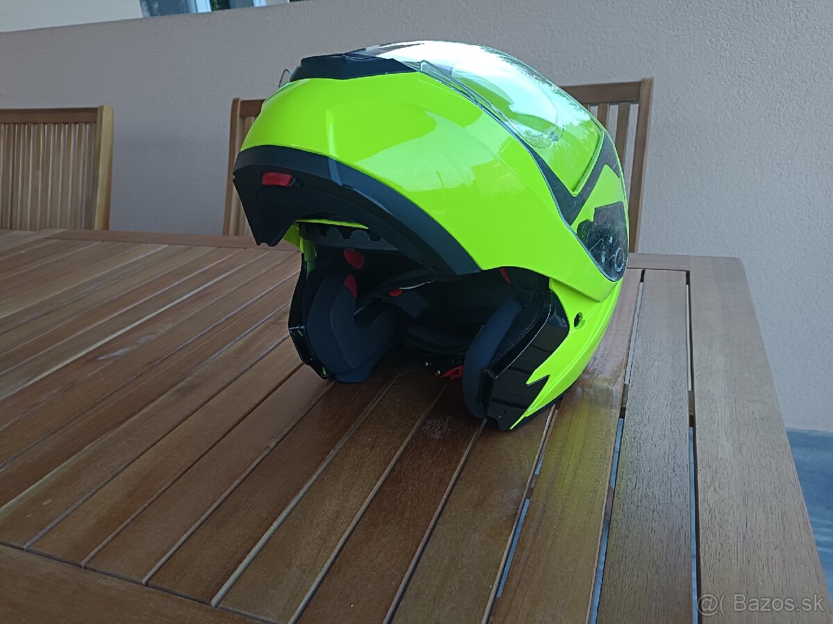 Vyklapacia prilba na motorku