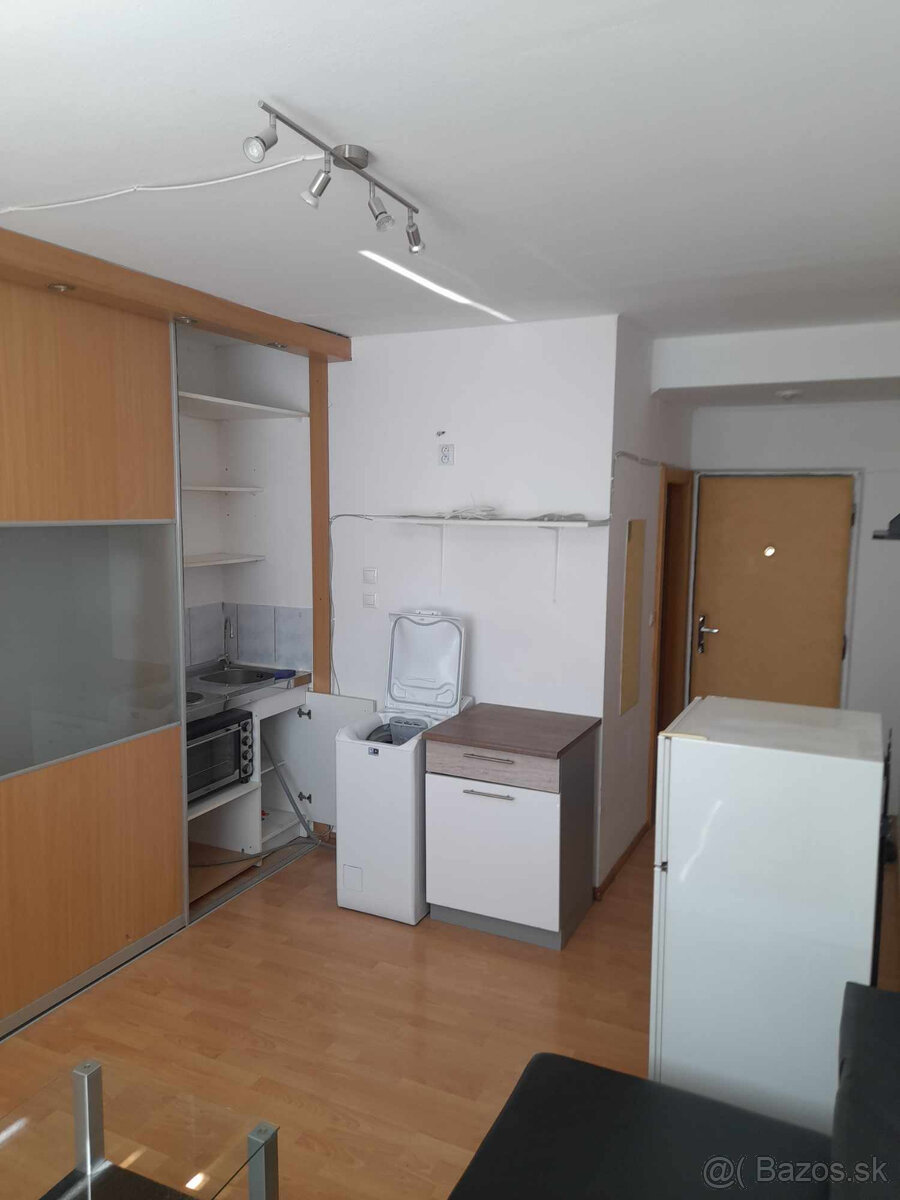 Prenajmem zariadenú garzónku na sídlisku Medvedzie