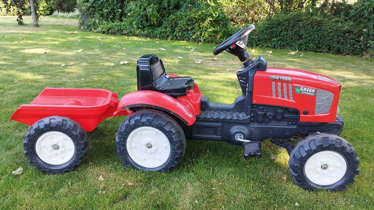 Šlapací traktor s vlečkou