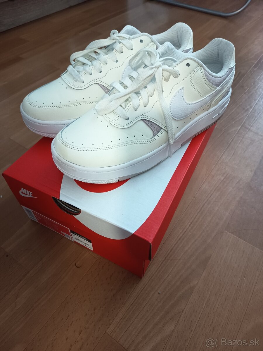 Predám dámske botasky Nike