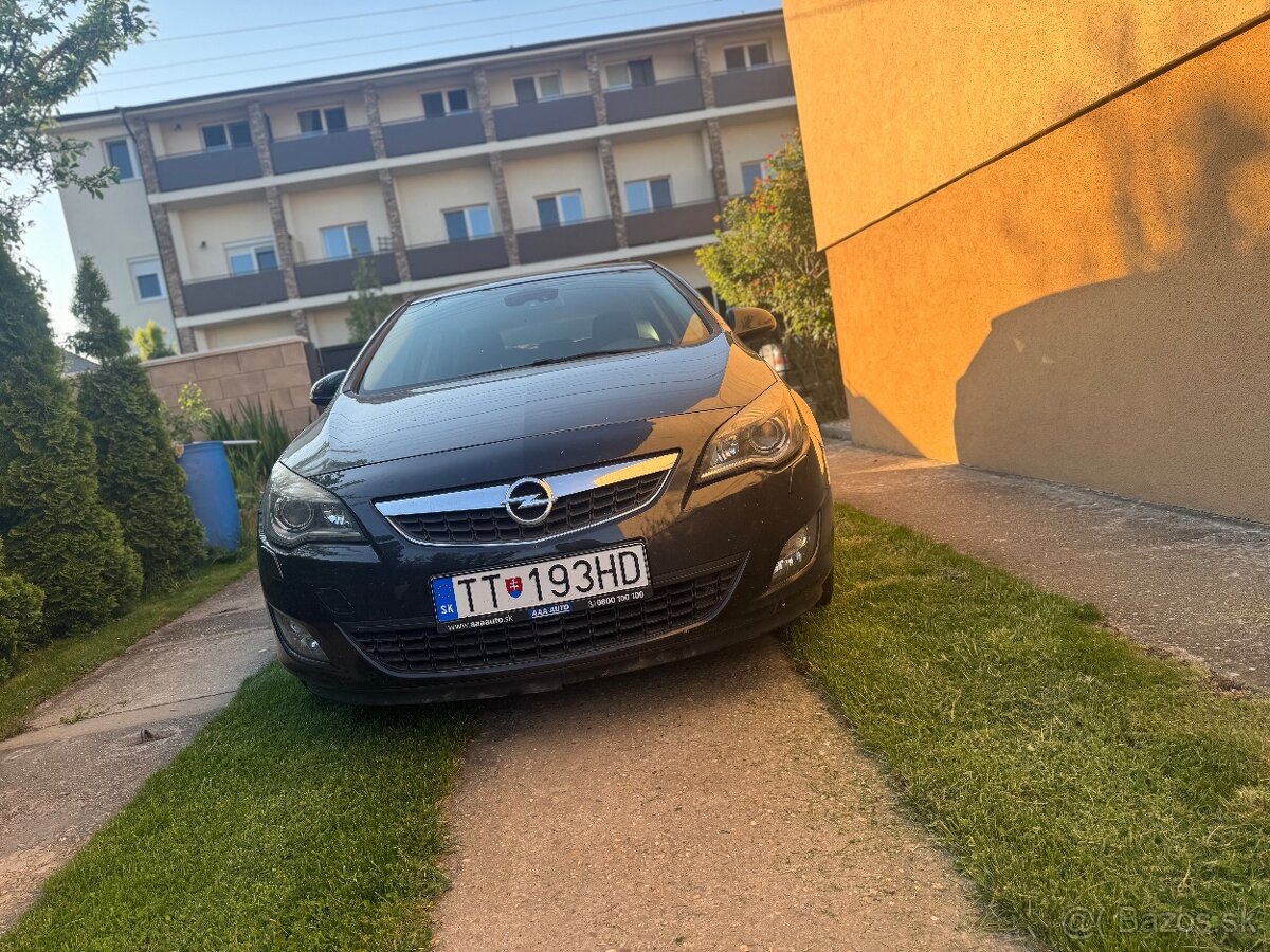 Opel Astra J 1.6T