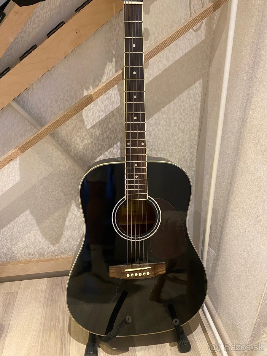 Akustická gitara čierna