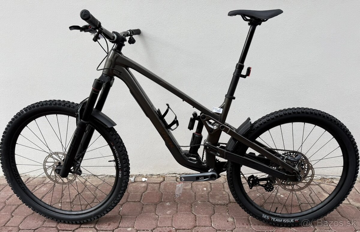 Celoodpružený enduro bajk Trek Slash 9 GX AXS T-Type