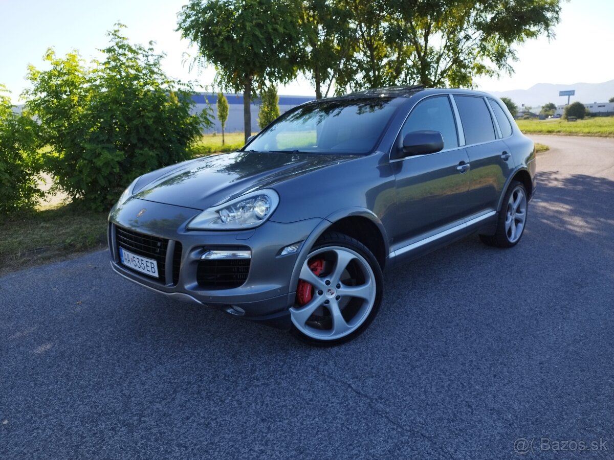 Porsche Cayenne 4.8 V8 turbo 500ps.