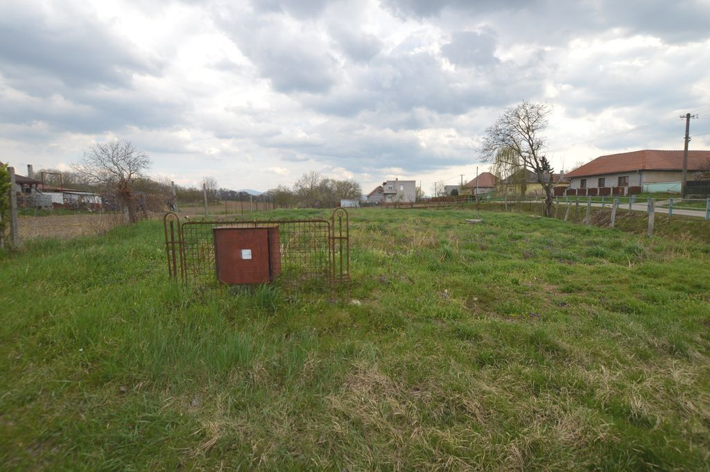 Stavebný pozemok, centrum, Blesovce, 16a, elektrina, plyn, s