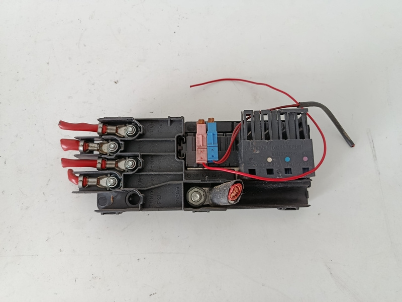 RJ poistkova skrinka mercedes CLS 2115452301 30€