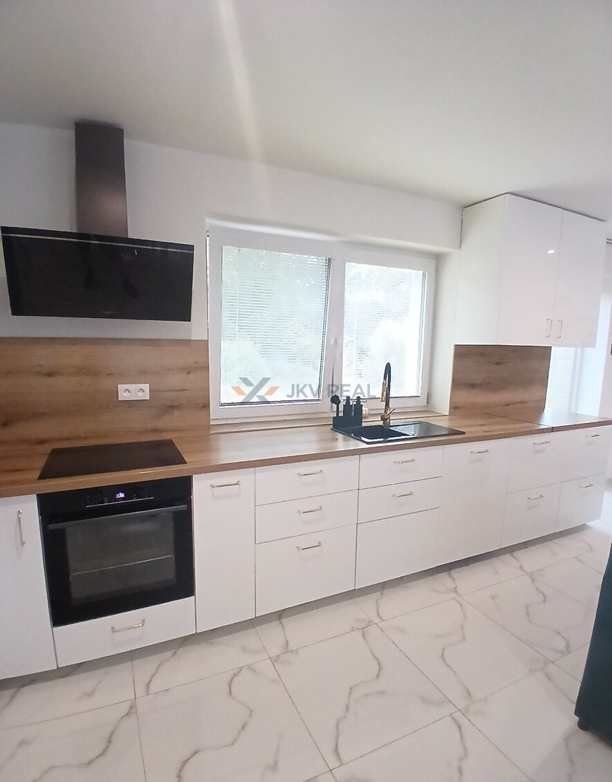 Moderný átriový rodinný dom v Beladiciach – novostavba