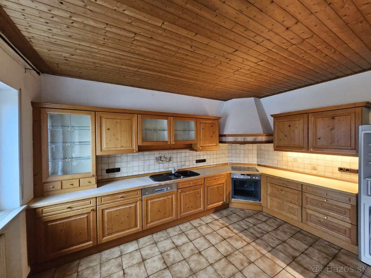 Masívna kuchynská linka z Nemecka so spotrebičmi