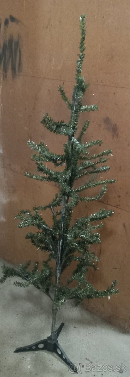 Vianočný umelý stromček 140 cm.