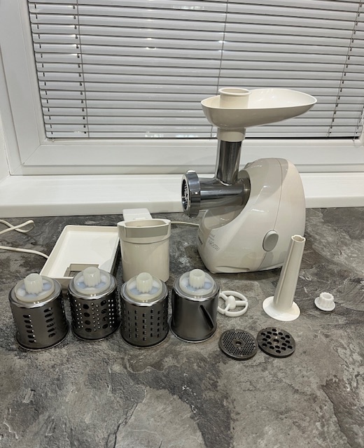 Zelmer 886.84 Mlynček na mäso a strúhač