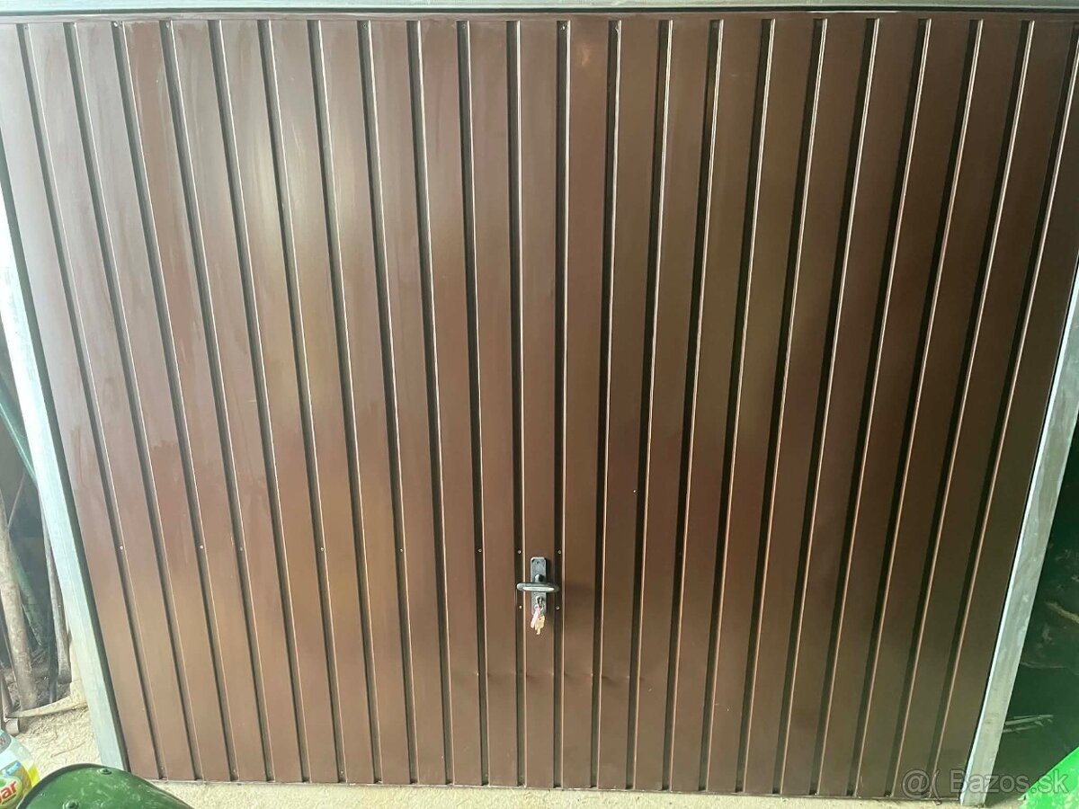 Výklopné garážové dvere