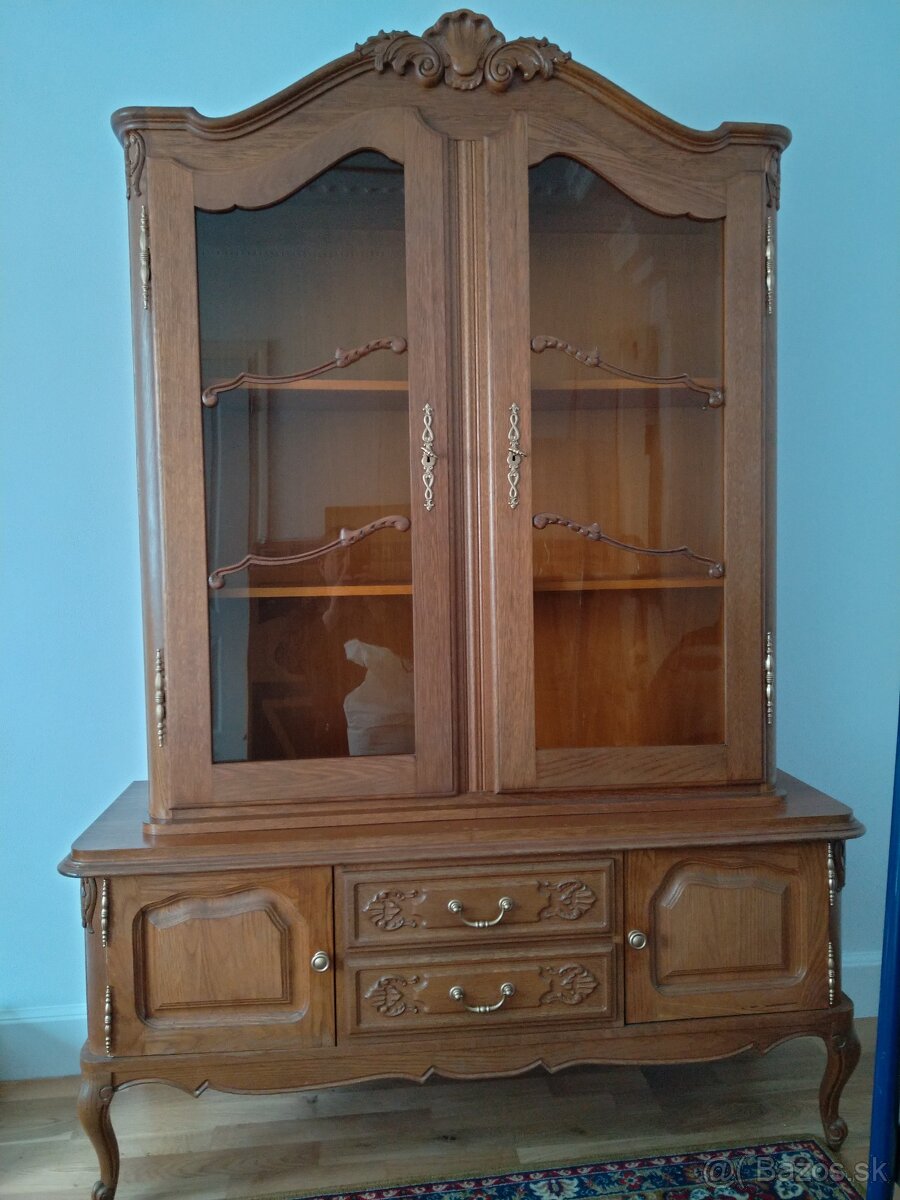 Vitrína dubova