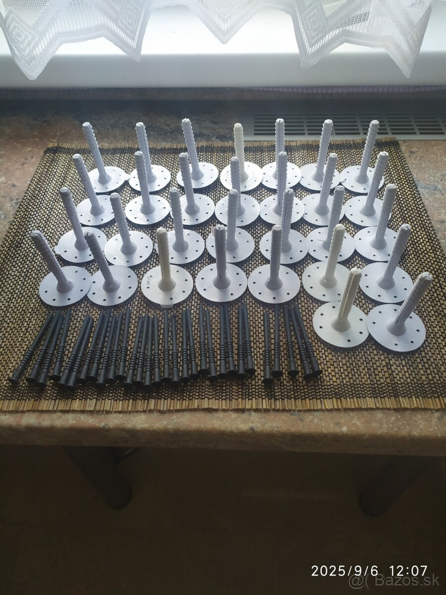 PREDÁM TANIEROVÉ HMOŽDINKY S TŔŇOM.