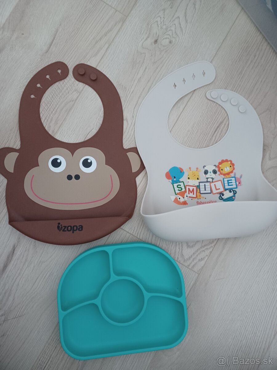 2x silikónový podbradník a tanier