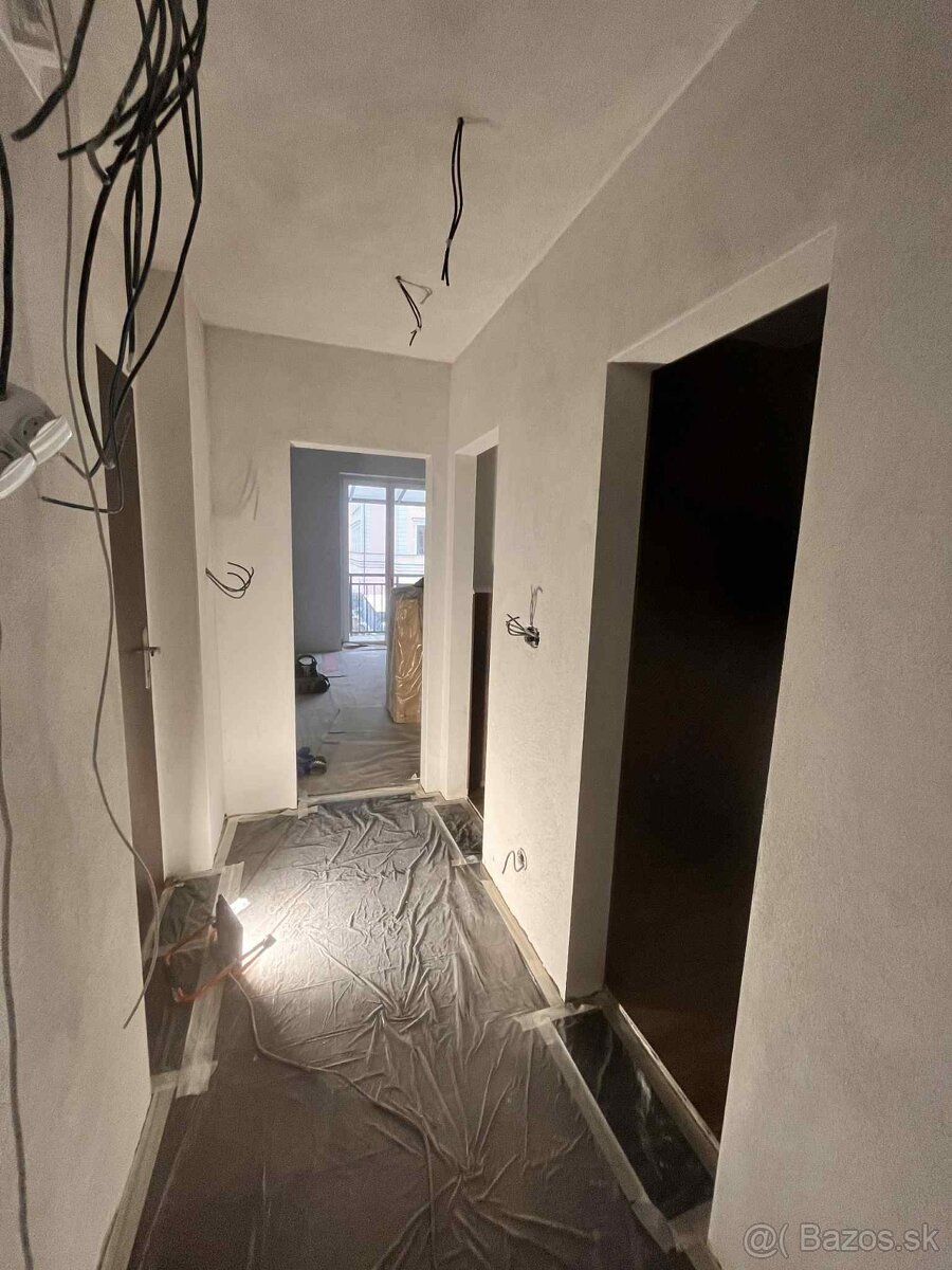 Rekonštrukcie, stavby a práce v interiéry a exteriéry