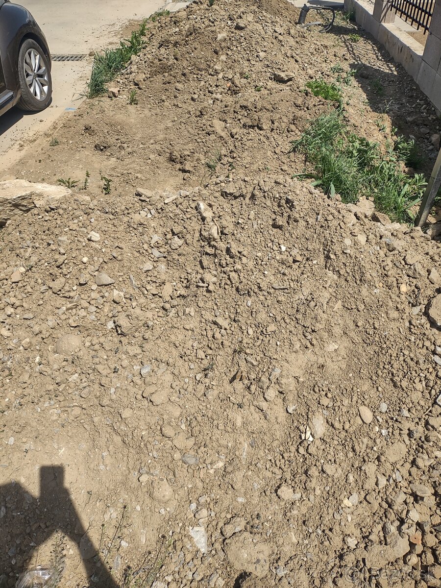 Darujem zasypovu zeminu