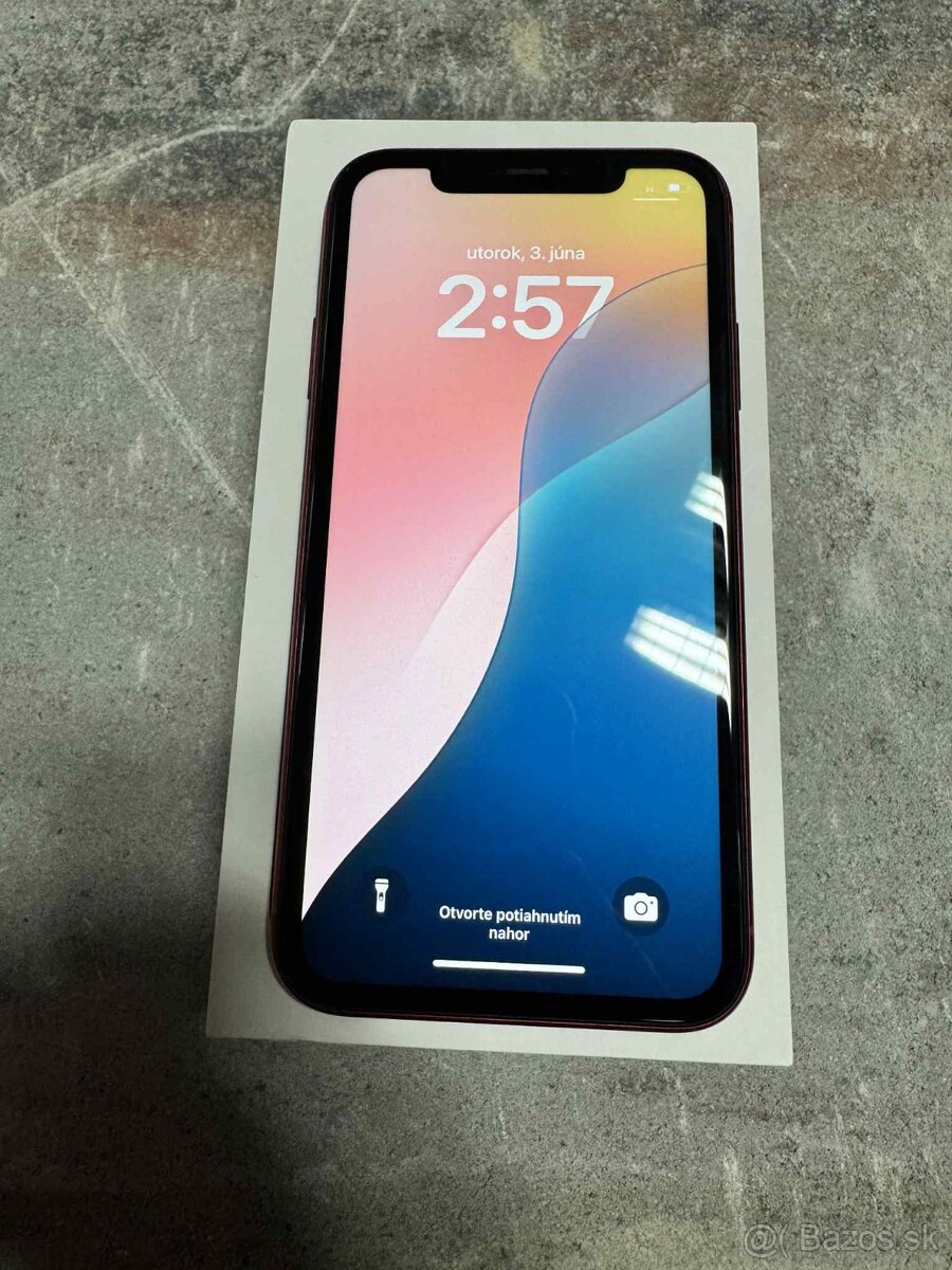 iPhone 11 64GB Red