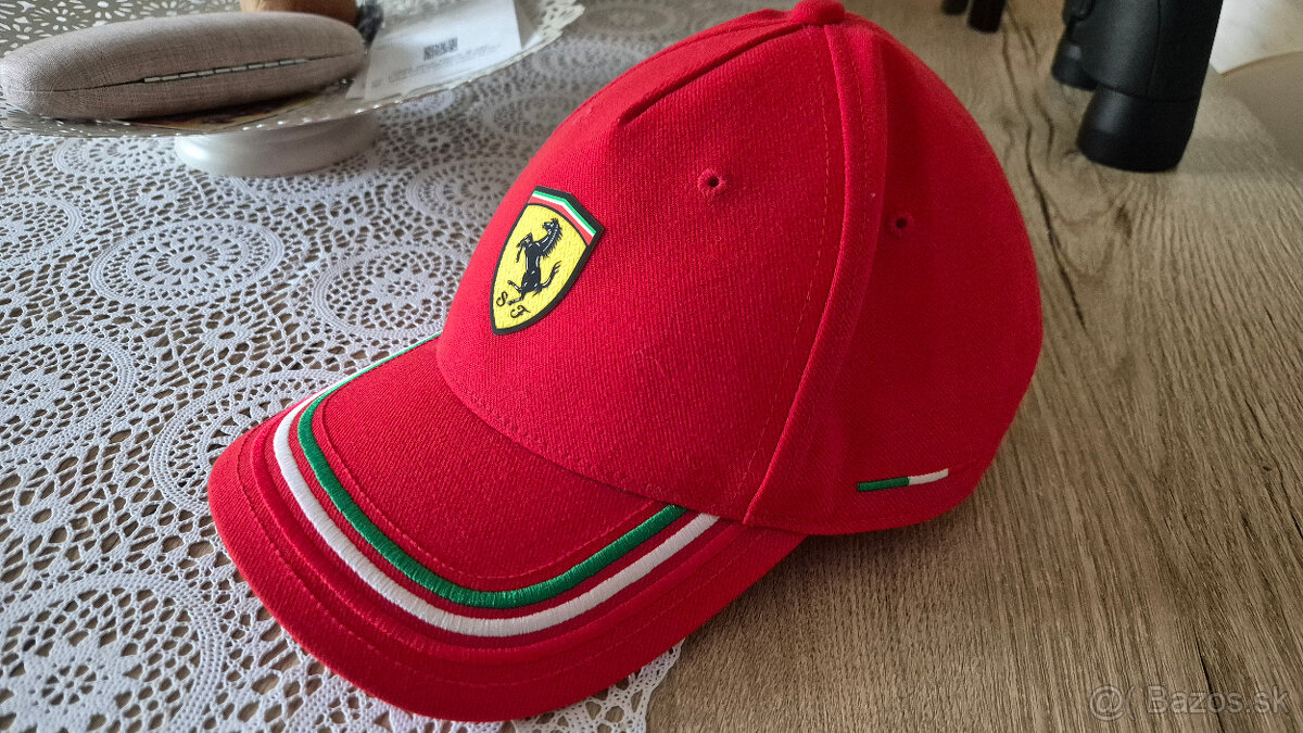 Šiltovka Puma Ferrari a Diesel a papuče Gucci