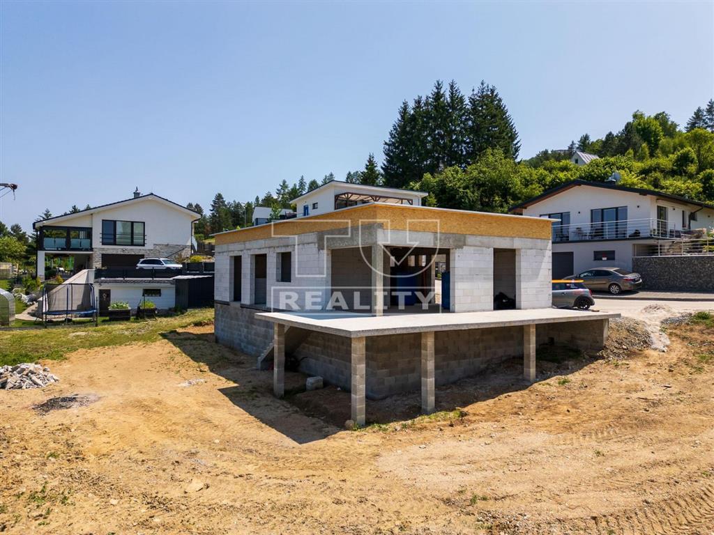 4+KK BUNGALOV NA DOKONČENIE S GARÁŽOU A TERASOU S...