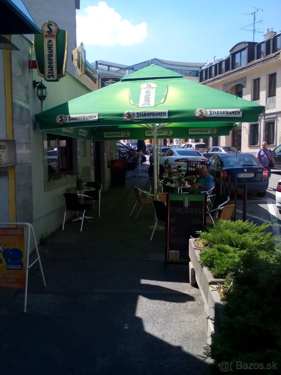 Pivné slnečníky uplne nove, zabalené so stojanom