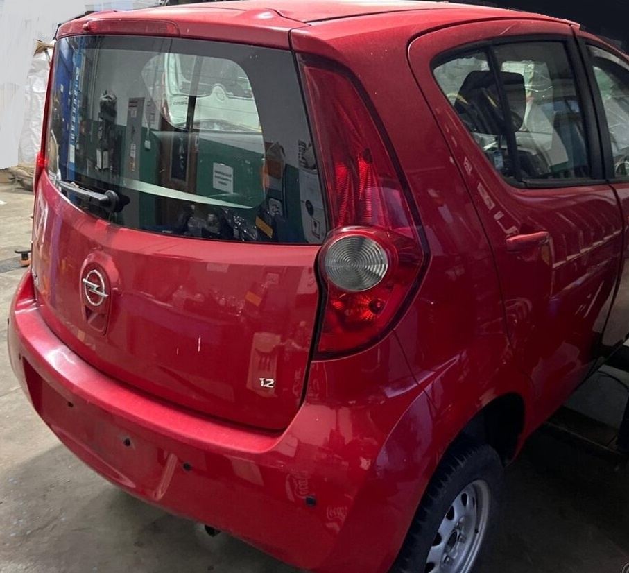 Opel Agila 1.2 2008 predám Piate dvere, DVERE Zadné svetlo l