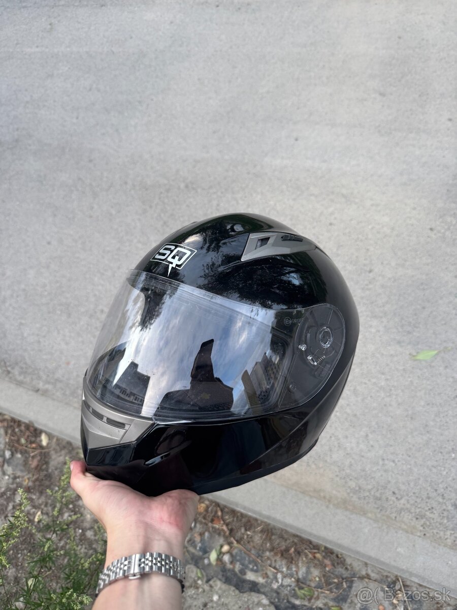 Helma na motorku