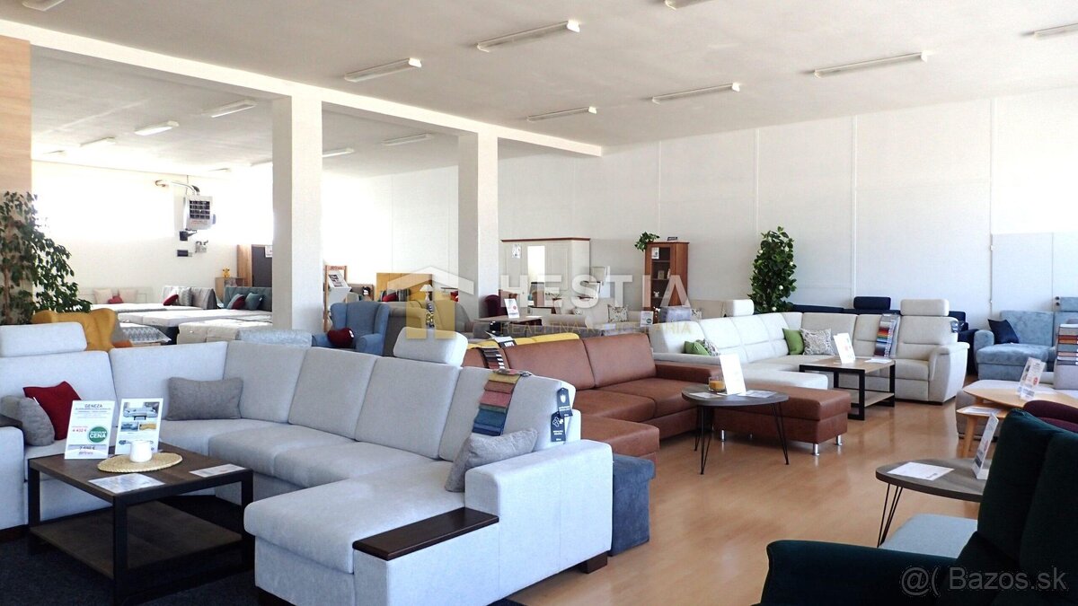 Veľký obchodný priestor 560 m² s parkovacími miestami na pre