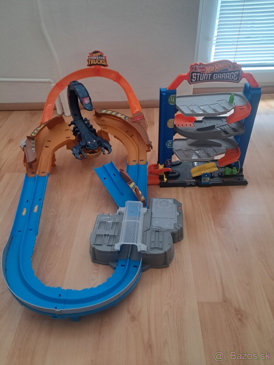 Hot Wheels dráha + parkovisko