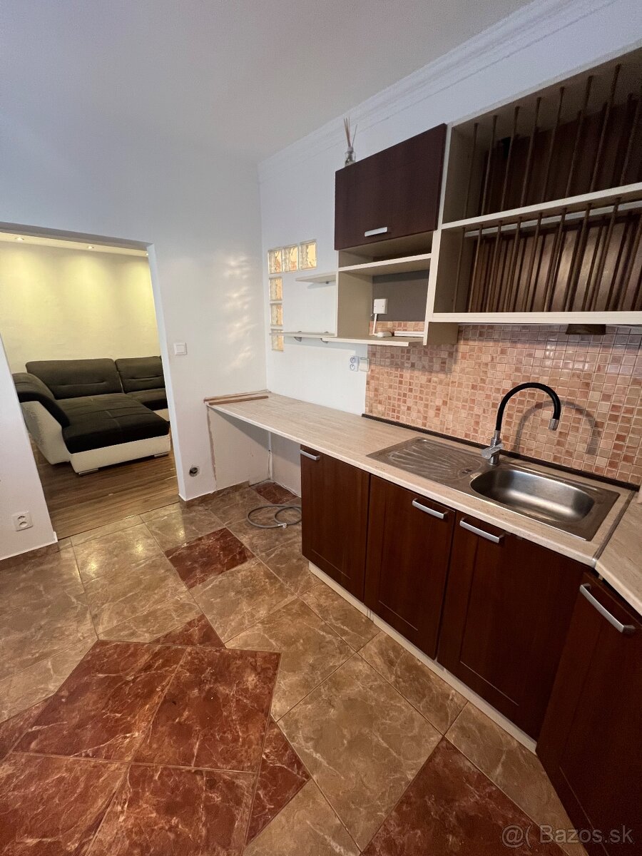 ZĽAVA  Svetlý 3-izbový byt po rekonštrukcii