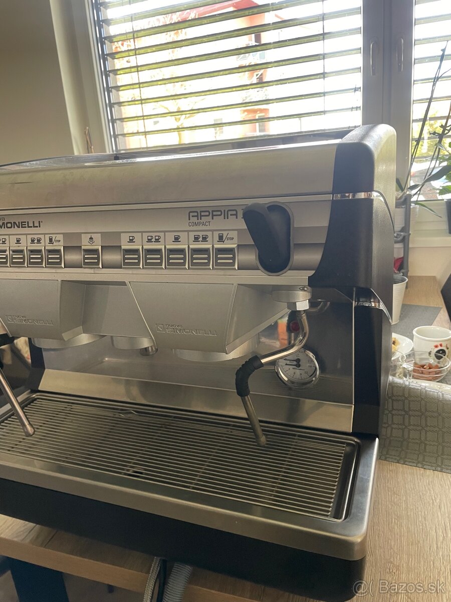 ☕️ Profesionálny kávovar Nuova Simonelli Appia II – 2-pákový