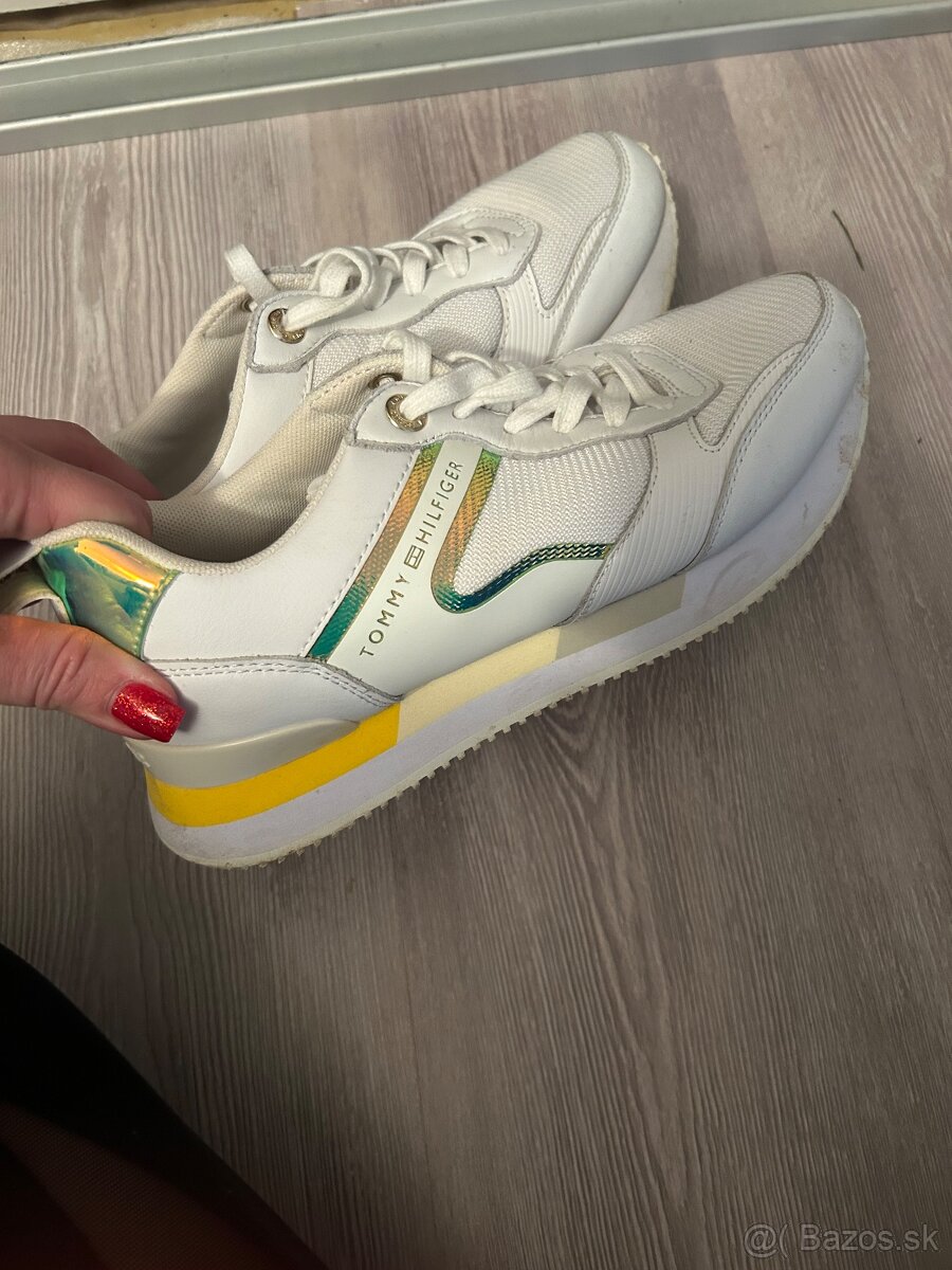 Tommy tenisky
