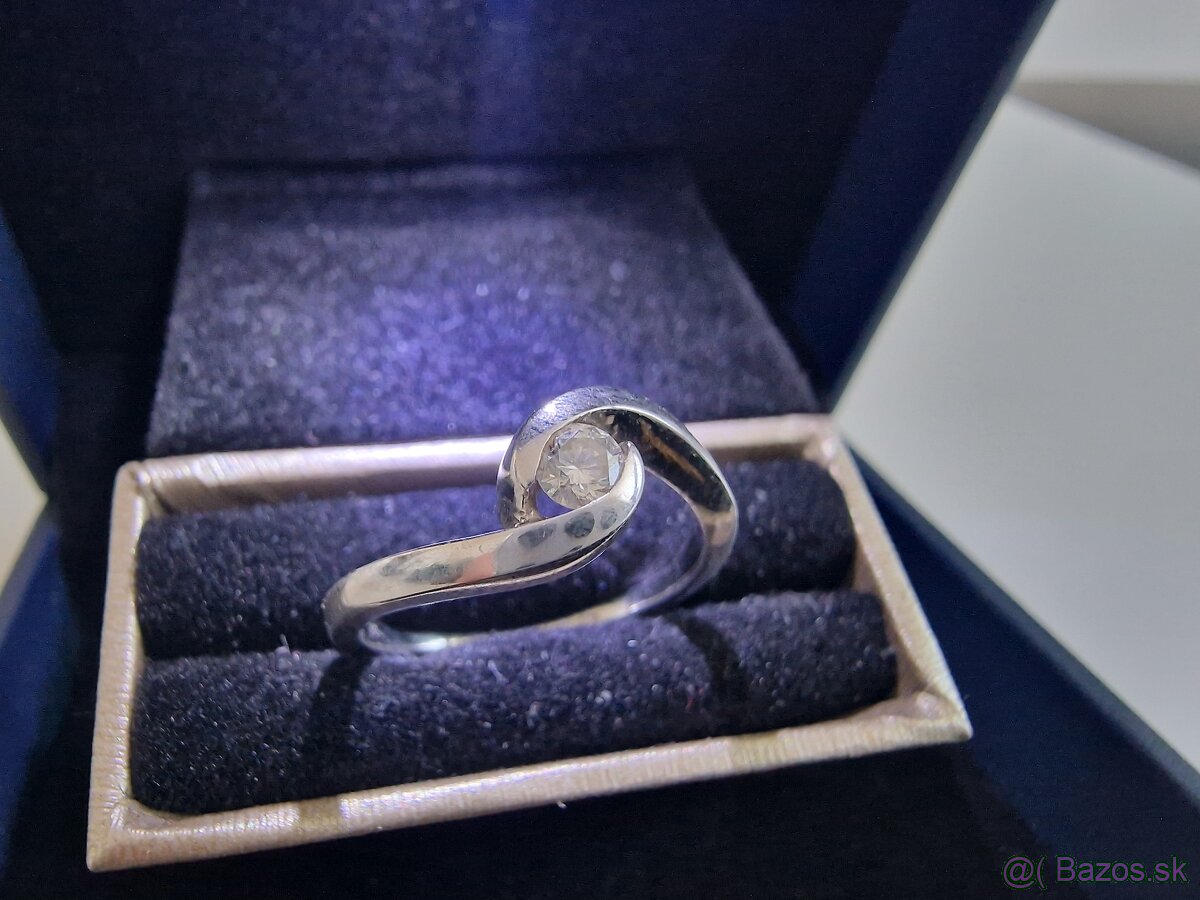 Prsten z bieleho zlata s briliantom 0.14ct