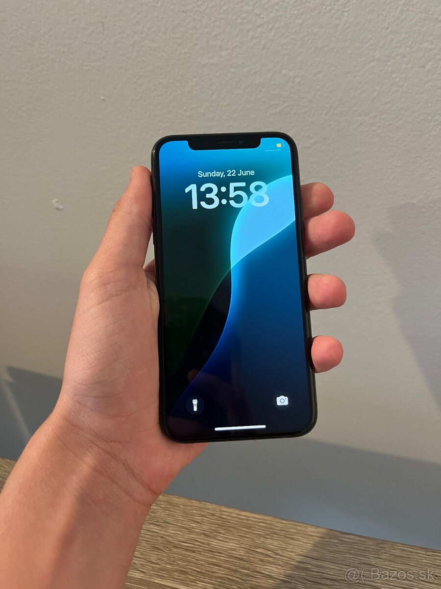 iPhone Xs 256 GBSpace Gray Výborný stav s krabicou