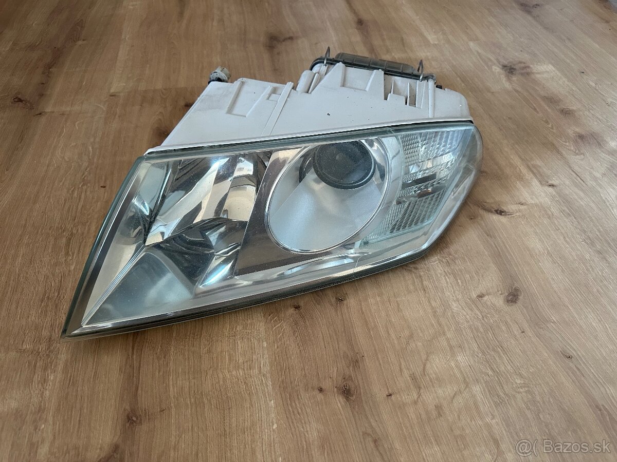 Škoda Octavia 2 predné ľavé svetlo xenon