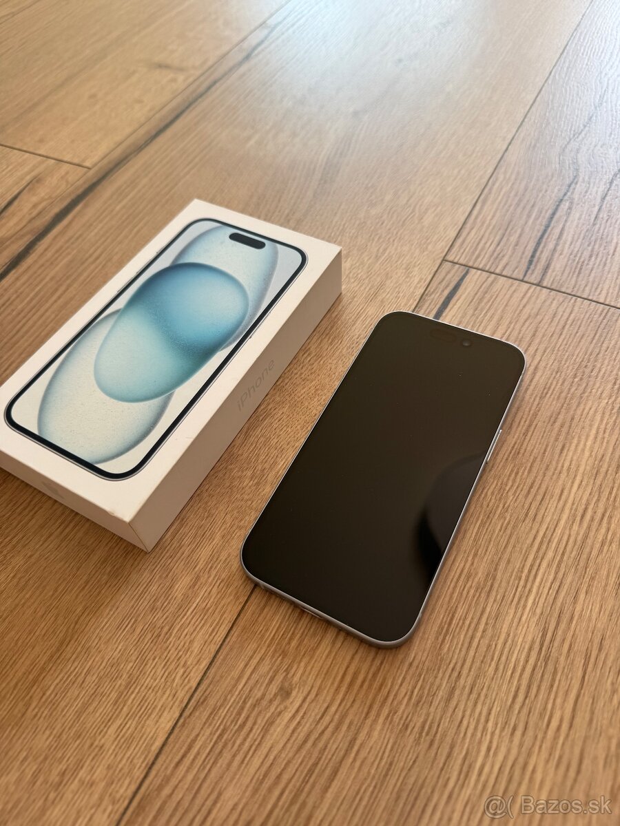 iPhone 15 blue