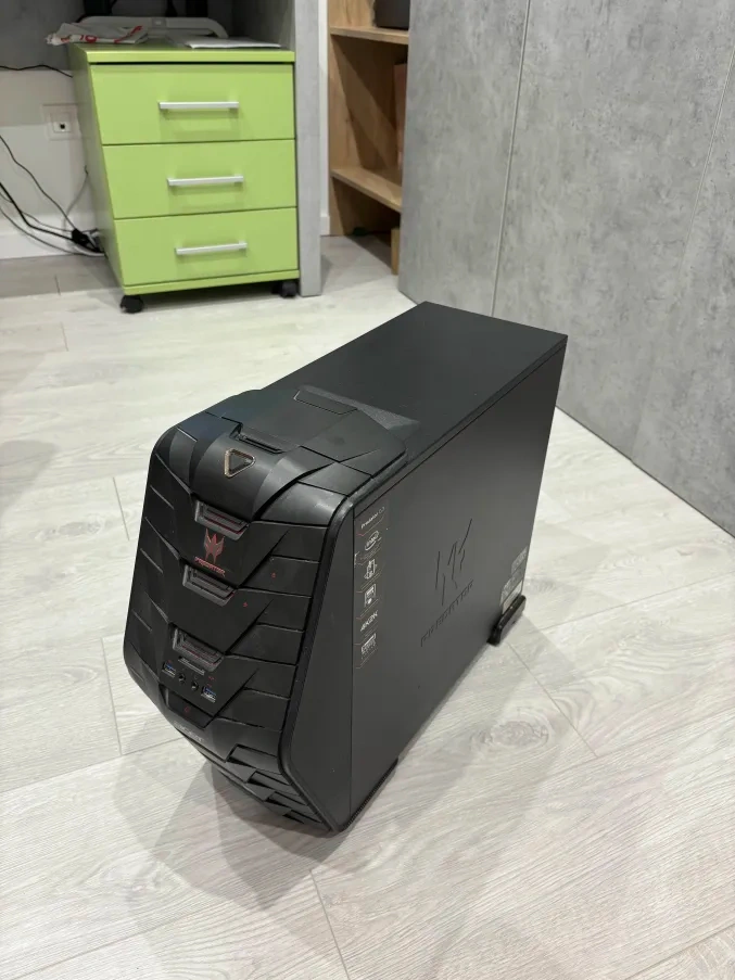 Herný počítač - Acer Predator + Monitor + Klávesnica + Myš