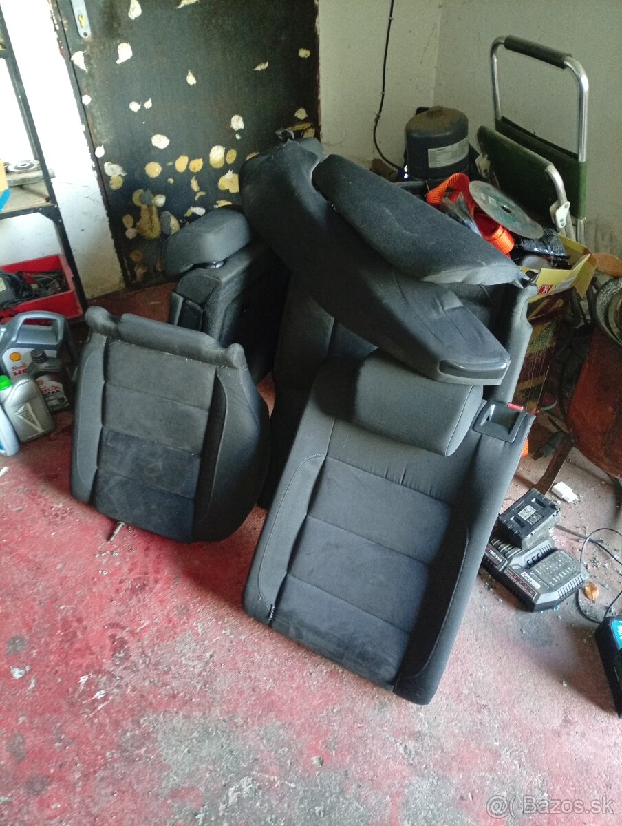 Predám sedadlá komplet,vyhrievané na vw.golf 6 combi