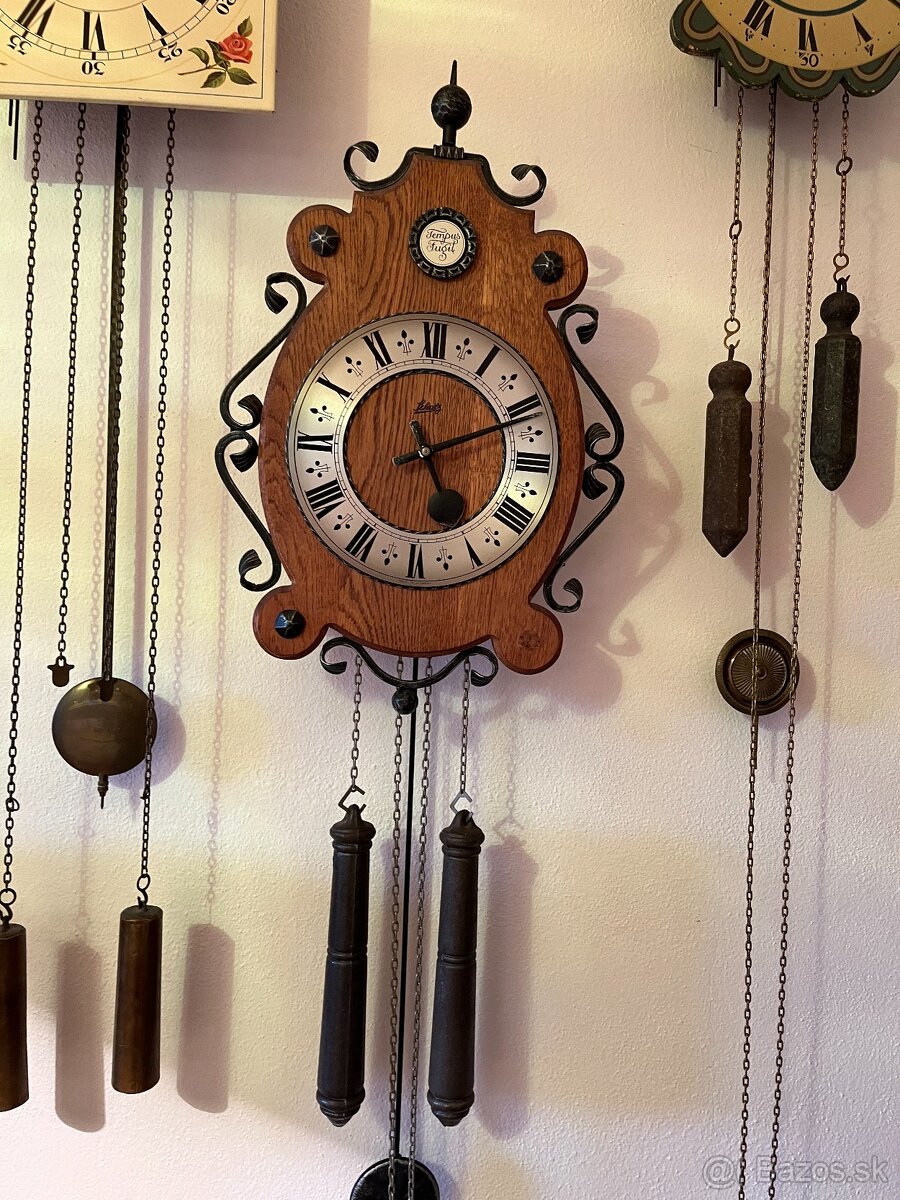 Veľké drevené nástenné hodiny
