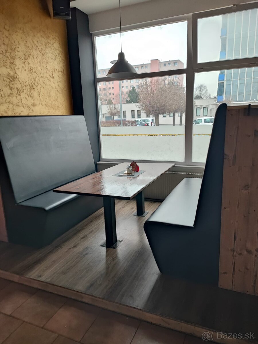 Masívne drevené stoly