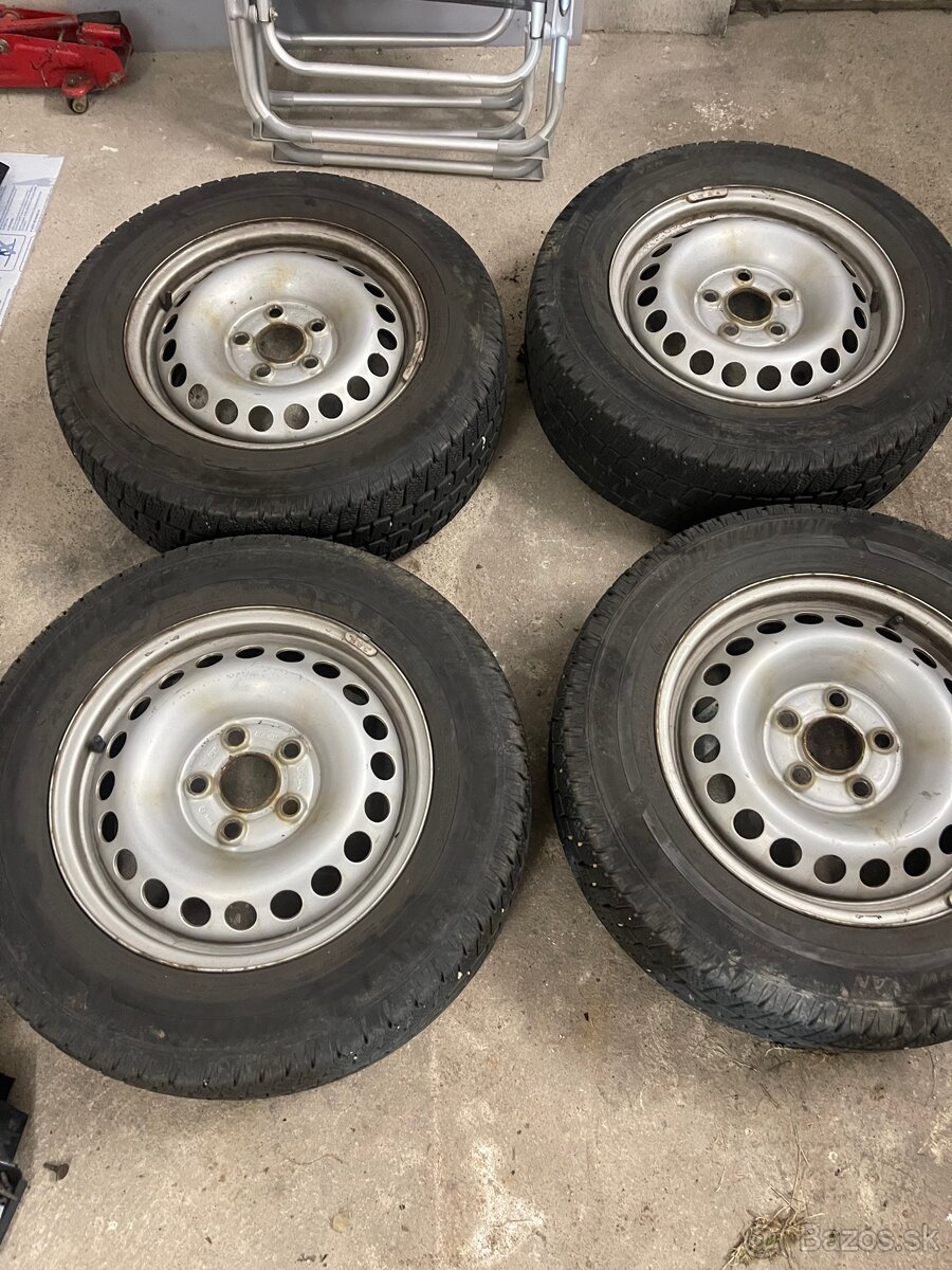 Volkswagen T5 kolesá 5x120 s pneu 215/65 R16 C