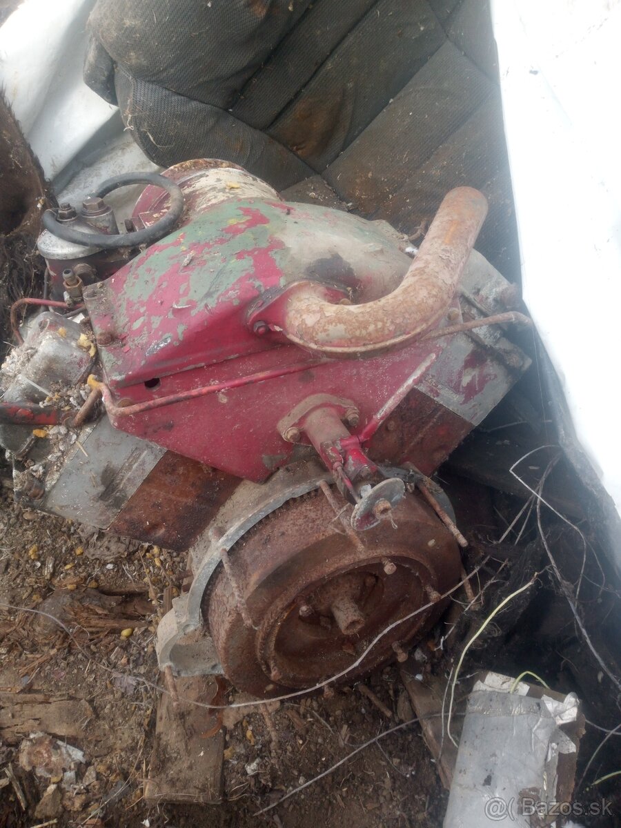 Náhradní díly na Traktor RS09